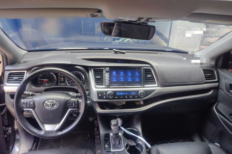 Used Toyota Highlander 2018 2.0T Four-Wheel Drive Luxury Version 7 Seats China VI Standard Center Console