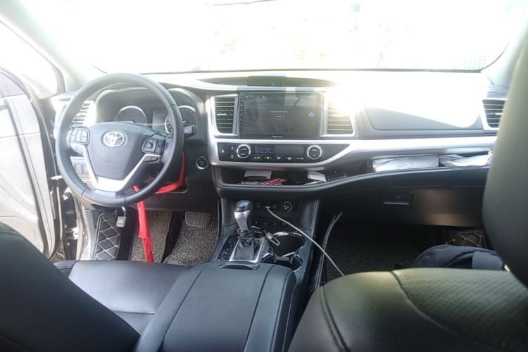 Used Toyota Highlander 2018 2.0T Four-Wheel Drive Luxury Edition 7 Seats China V Emission Standard Center Console