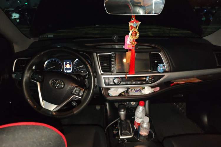 Used Toyota Highlander 2018 2.0T Four-Wheel Drive Luxury Version 7 Seats China VI Standard Center Console