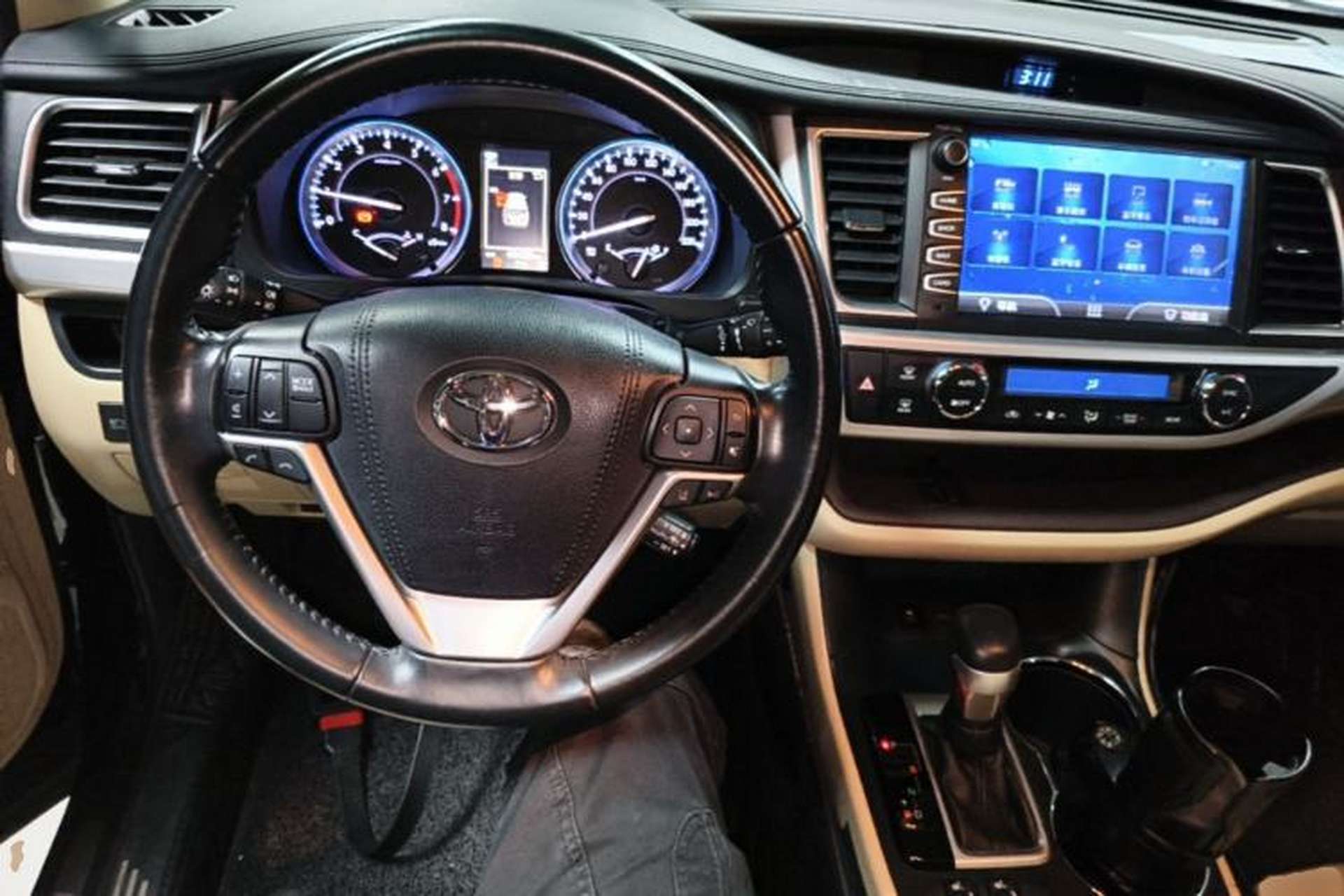 Used Toyota Highlander 2018 2.0T Four-Wheel Drive Luxury Version 7 Seats China VI Standard Center Console