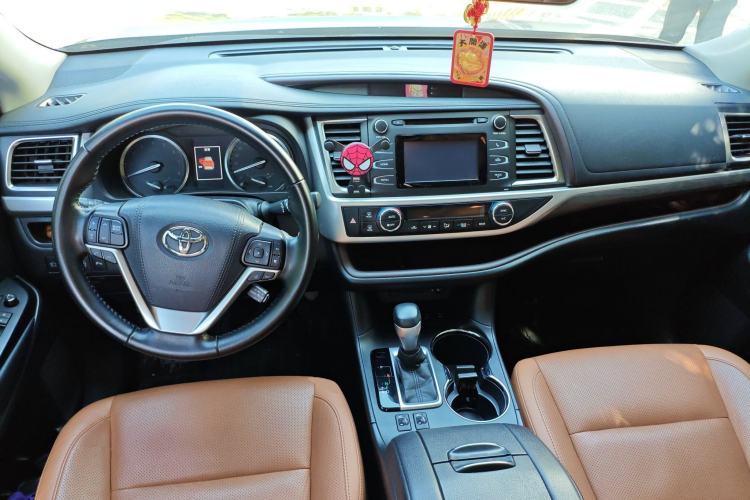 Used Toyota Highlander 2018 2.0T Four-Wheel Drive Luxury Version 7 Seats China VI Standard Center Console