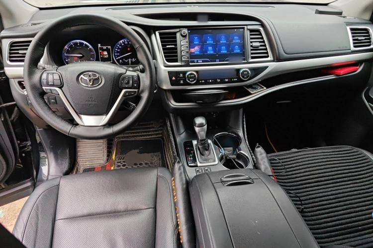 Used Toyota Highlander 2018 2.0T Four-Wheel Drive Luxury Version 7 Seats China VI Standard Center Console