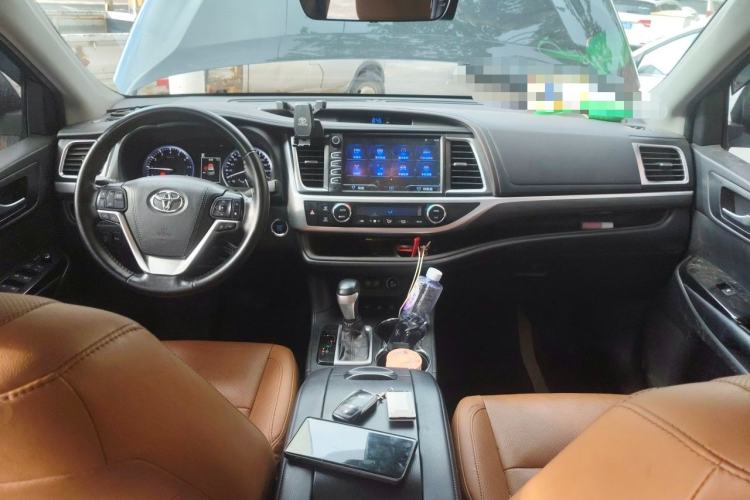 Used Toyota Highlander 2018 2.0T Four-Wheel Drive Knight Edition 7 Seats China VI Standard Center Console