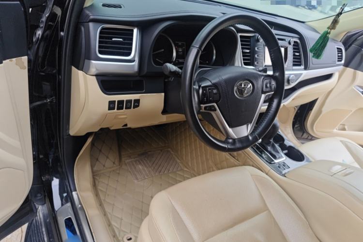Used Toyota Highlander 2018 2.0T Four-Wheel Drive Luxury Edition 7 Seats China V Emission Standard Center Console