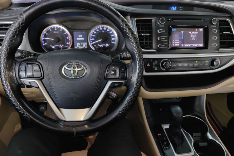 Used Toyota Highlander 2018 2.0T Four-Wheel Drive Elite Edition 7 Seats China VI Standard Center Console