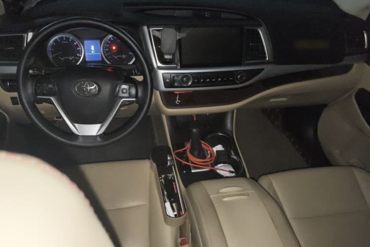 Used Toyota Highlander 2018 2.0T Four-Wheel Drive Elite Edition 7 Seats China V Standard Center Console