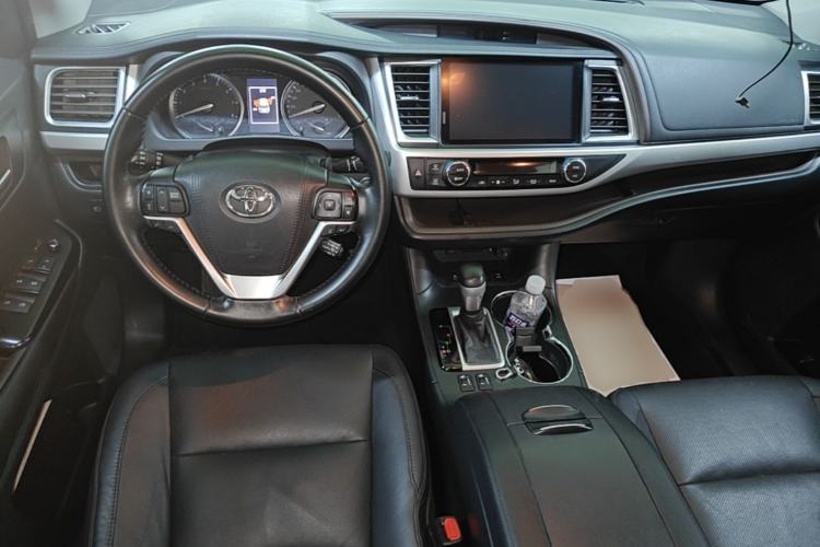 Used Toyota Highlander 2018 2.0T Four-Wheel Drive Prestige Version 7 Seats China VI Standard Center Console