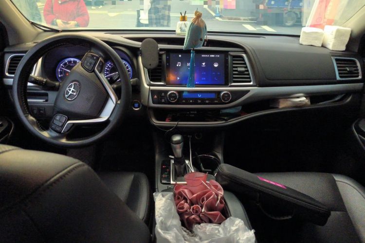 Used Toyota Highlander 2018 2.0T Four-Wheel Drive Knight Edition 7 Seats China VI Standard Center Console