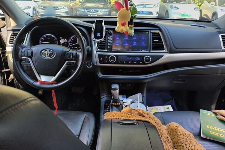 Used Toyota Highlander 2018 2.0T Four-Wheel Drive Luxury Version 7 Seats China VI Standard Center Console