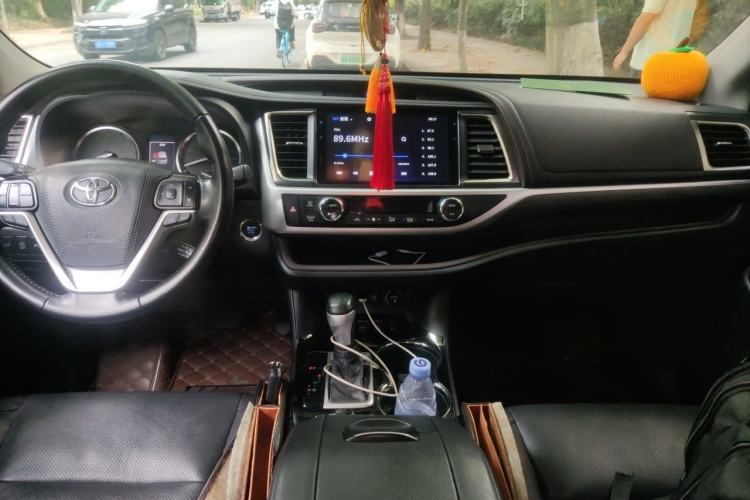 Used Toyota Highlander 2018 2.0T Four-Wheel Drive Ultimate Edition 7-Seater Emission Standard China V Center Console