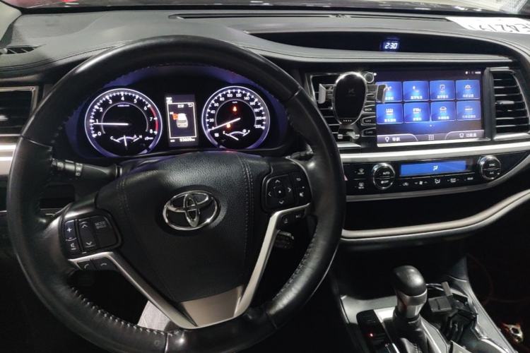 Used Toyota Highlander 2018 2.0T Four-Wheel Drive Luxury Version 7 Seats China VI Standard Center Console