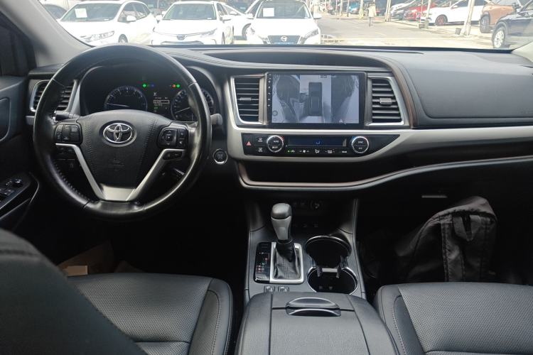 Used Toyota Highlander 2018 2.0T Four-Wheel Drive Luxury Edition 7 Seats China V Emission Standard Center Console