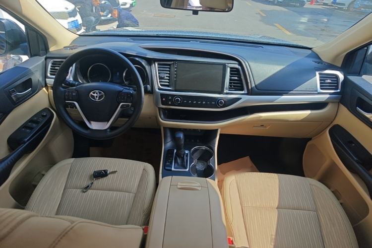 Used Toyota Highlander 2018 2.0T Four-Wheel Drive Elite Edition 7 Seats China VI Standard Center Console