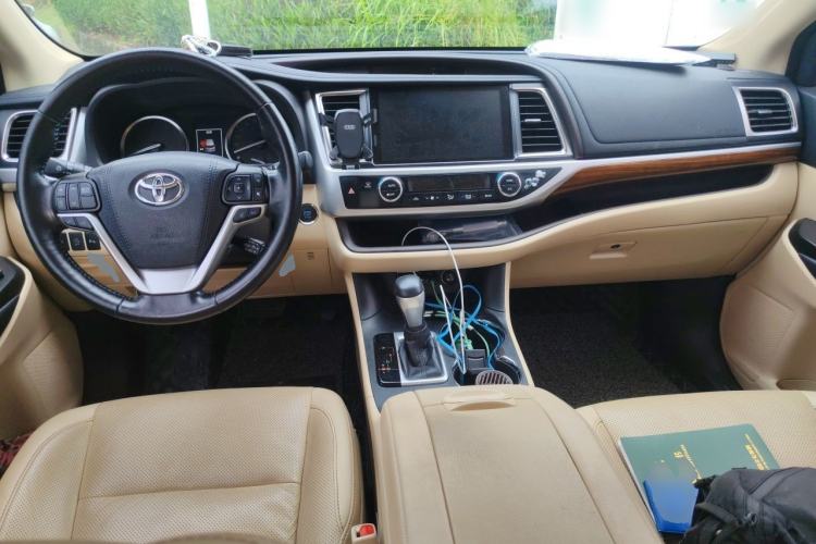 Used Toyota Highlander 2018 2.0T Four-Wheel Drive Ultimate Edition 7-Seater Emission Standard China V Center Console