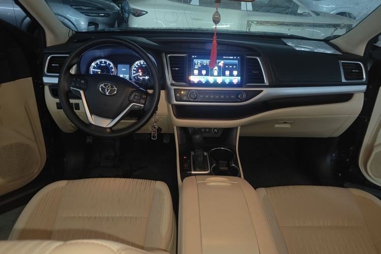 Used Toyota Highlander 2018 2.0T Two-Wheel Drive Elite Version 5 Seats China VI Standard Center Console