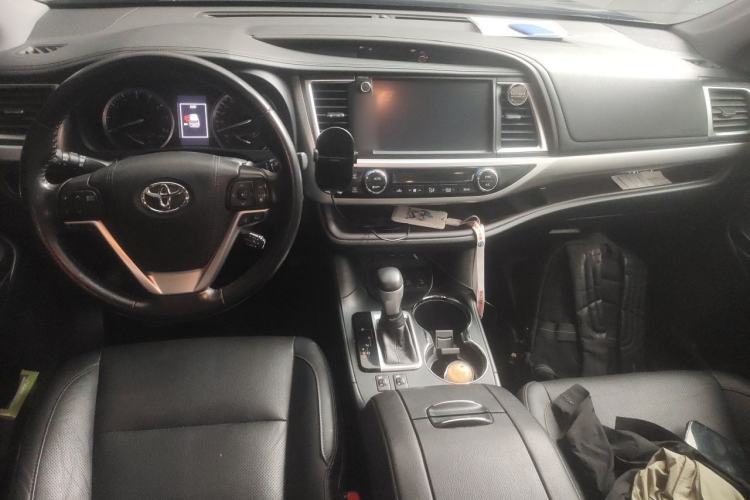 Used Toyota Highlander 2018 2.0T Four-Wheel Drive Luxury Version 7 Seats China VI Standard Center Console