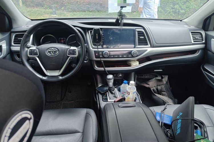 Used Toyota Highlander 2018 2.0T Four-Wheel Drive Luxury Edition 7 Seats China V Emission Standard Center Console