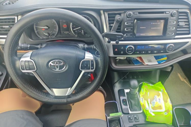 Used Toyota Highlander 2018 2.0T Four-Wheel Drive Luxury Version 7 Seats China VI Standard Center Console