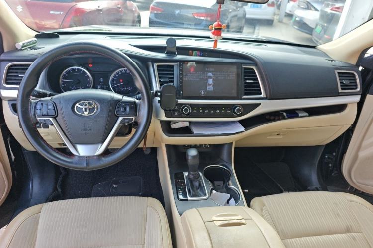 Used Toyota Highlander 2018 2.0T Two-Wheel Drive Elite Edition 7 Seats Emission Standard China V Center Console