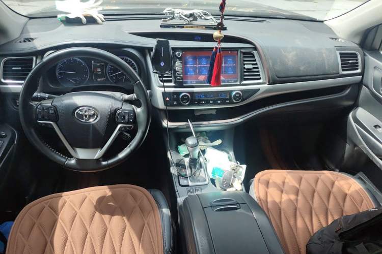 Used Toyota Highlander 2018 2.0T Four-Wheel Drive Luxury Version 7 Seats China VI Standard Center Console