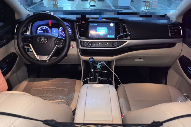 Used Toyota Highlander 2018 2.0T Two-Wheel Drive Elite Version 5 Seats China VI Standard Center Console