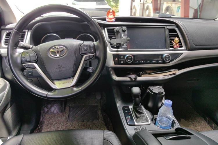 Used Toyota Highlander 2018 2.0T Four-Wheel Drive Luxury Version 7 Seats China VI Standard Center Console