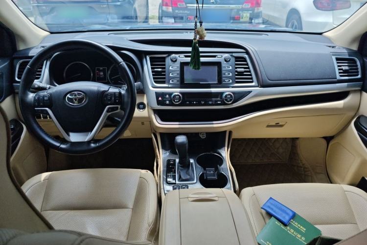 Used Toyota Highlander 2018 2.0T Four-Wheel Drive Luxury Edition 7 Seats China V Emission Standard Center Console
