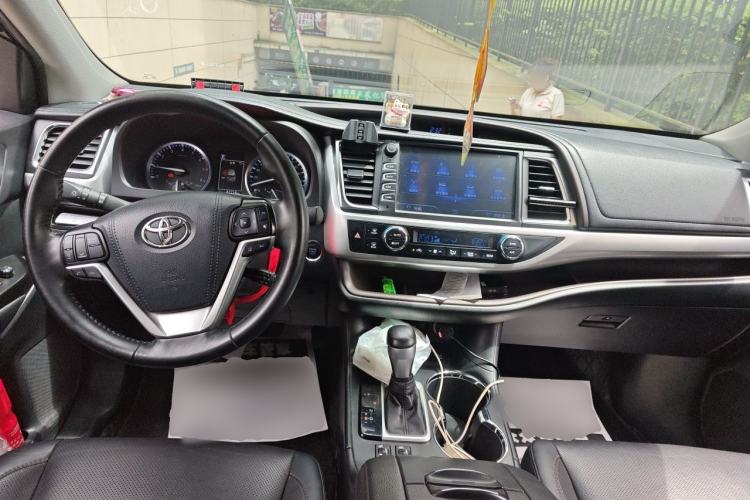 Used Toyota Highlander 2018 2.0T Four-Wheel Drive Luxury Version 7 Seats China VI Standard Center Console
