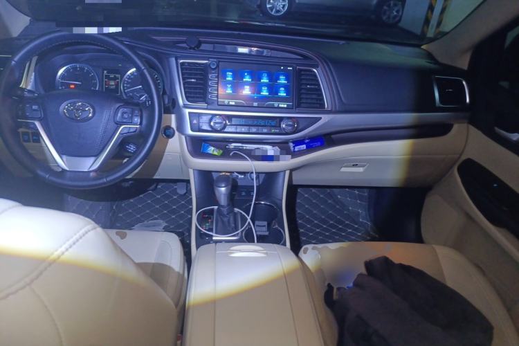 Used Toyota Highlander 2018 2.0T Four-Wheel Drive Luxury Version 7 Seats China VI Standard Center Console