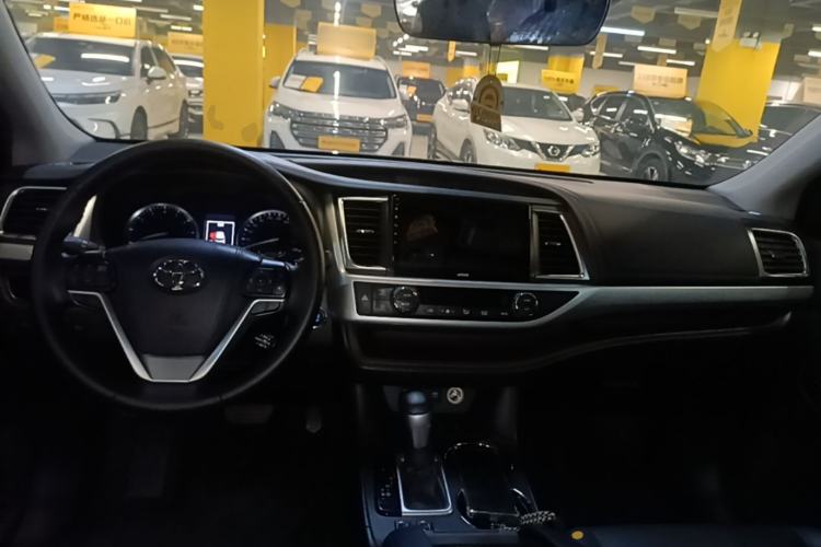 Used Toyota Highlander 2018 2.0T Four-Wheel Drive Luxury Version 7 Seats China VI Standard Center Console