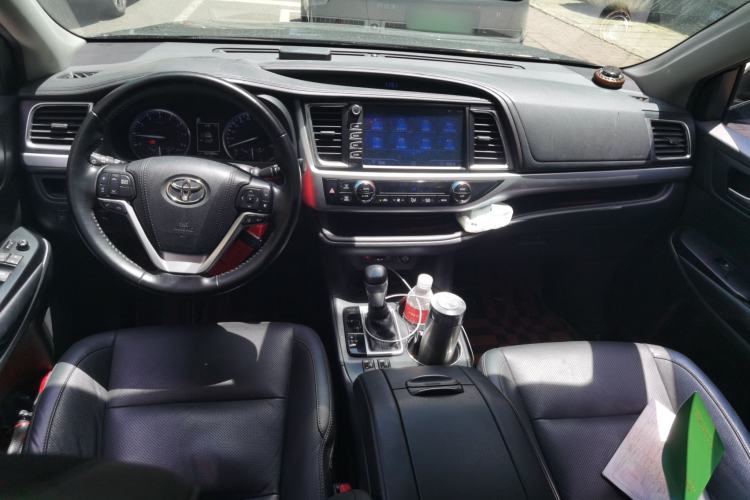 Used Toyota Highlander 2018 2.0T Four-Wheel Drive Luxury Version 7 Seats China VI Standard Center Console