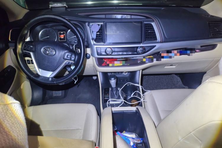 Used Toyota Highlander 2018 2.0T Four-Wheel Drive Luxury Edition 7 Seats China V Emission Standard Center Console
