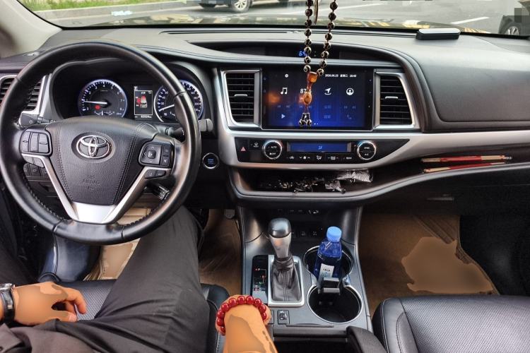 Used Toyota Highlander 2018 2.0T Four-Wheel Drive Prestige Version 7 Seats China VI Standard Center Console