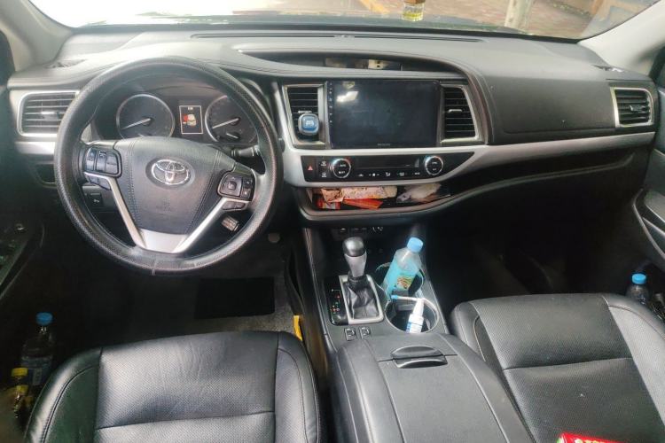 Used Toyota Highlander 2018 2.0T Four-Wheel Drive Luxury Edition 7 Seats China V Emission Standard Center Console
