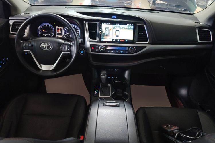 Used Toyota Highlander 2018 2.0T Four-Wheel Drive Luxury Version 7 Seats China VI Standard Center Console