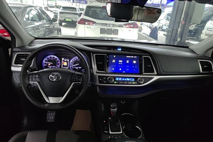 Used Toyota Highlander 2018 2.0T Four-Wheel Drive Ultimate Edition 7-Seater Emission Standard China V Center Console