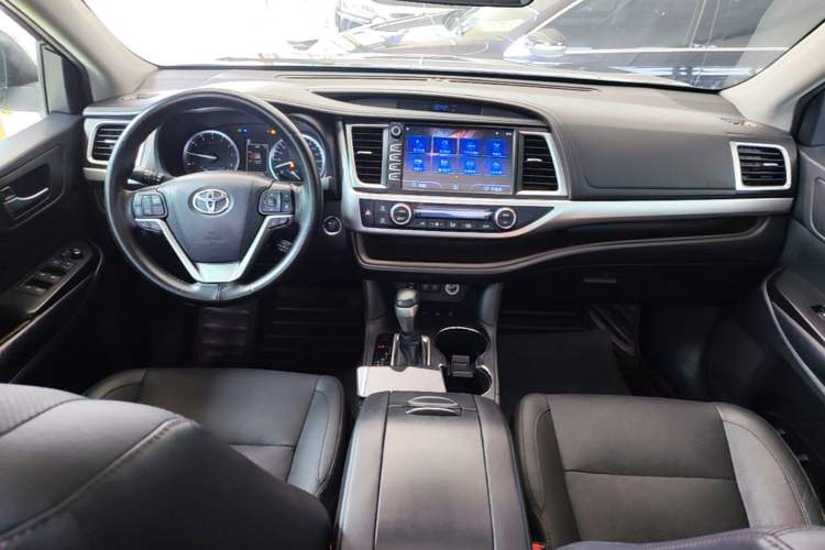 Used Toyota Highlander 2018 2.0T Four-Wheel Drive Luxury Version 7 Seats China VI Standard Center Console