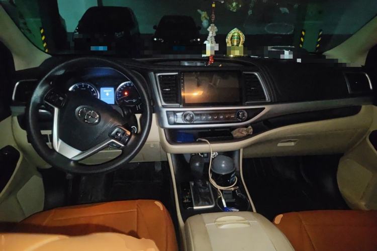 Used Toyota Highlander 2018 2.0T Two-Wheel Drive Elite Edition 7 Seats Emission Standard China V Center Console