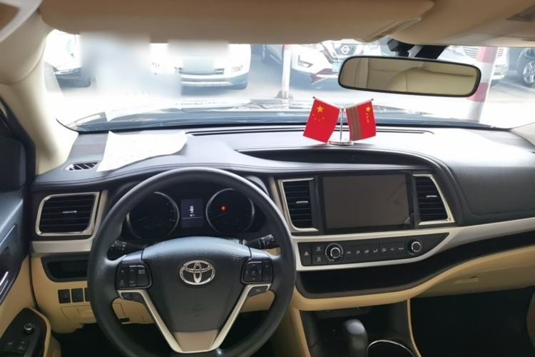 Used Toyota Highlander 2018 2.0T Two-Wheel Drive Elite Version 5 Seats China VI Standard Center Console