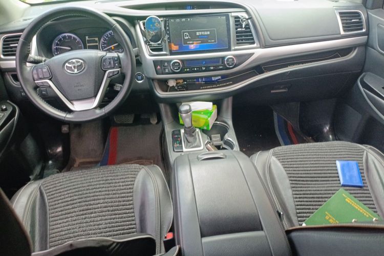 Used Toyota Highlander 2018 2.0T Four-Wheel Drive Luxury Edition 7 Seats China V Emission Standard Center Console