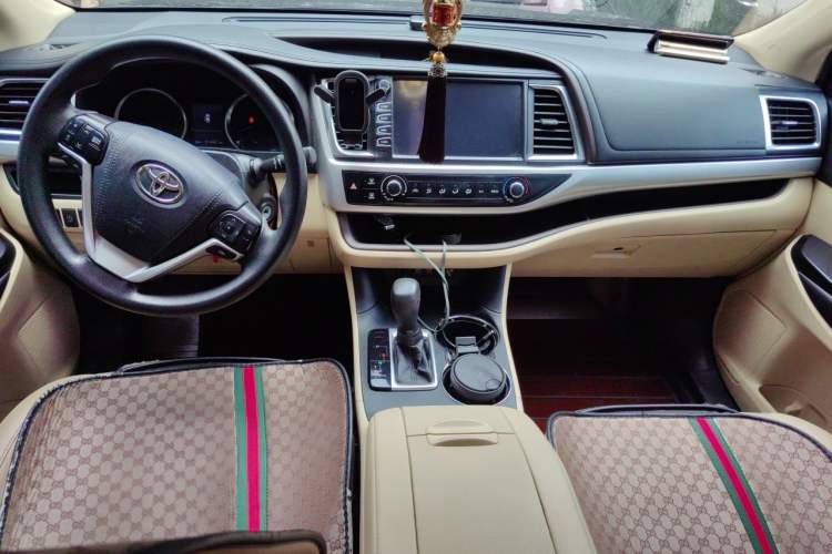 Used Toyota Highlander 2018 2.0T Two-Wheel Drive Elite Version 5 Seats China VI Standard Center Console