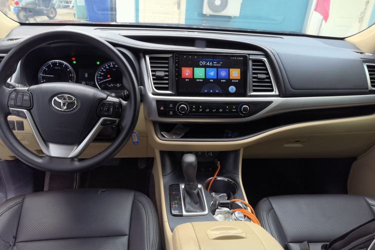 Used Toyota Highlander 2018 2.0T Four-Wheel Drive Elite Edition 7 Seats China VI Standard Center Console