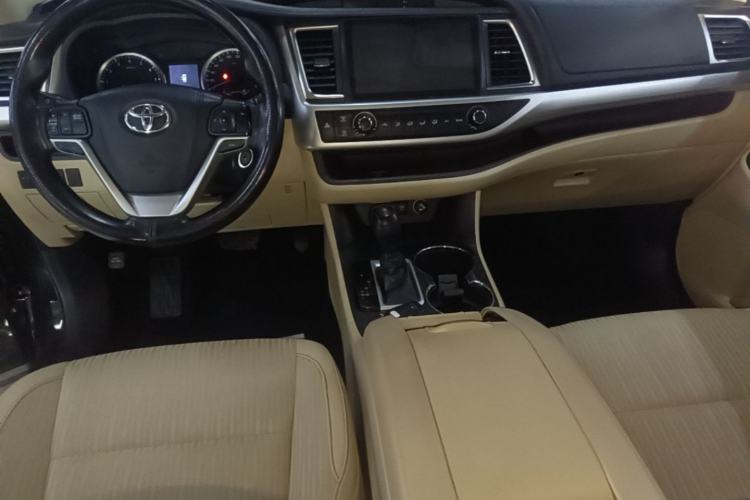 Used Toyota Highlander 2018 2.0T Two-Wheel Drive Elite Edition 7 Seats Emission Standard China V Center Console