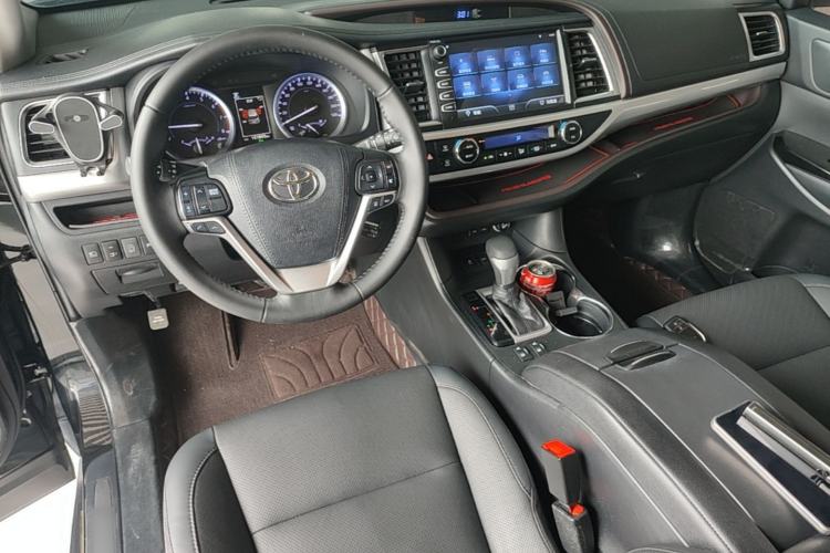 Used Toyota Highlander 2018 2.0T Four-Wheel Drive Luxury Version 7 Seats China VI Standard Center Console