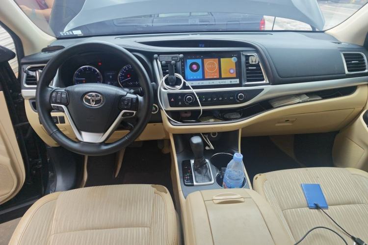 Used Toyota Highlander 2018 2.0T Four-Wheel Drive Elite Edition 7 Seats China V Standard Center Console