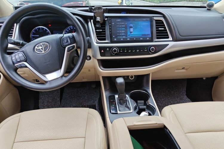 Used Toyota Highlander 2018 2.0T Two-Wheel Drive Elite Edition 7 Seats Emission Standard China V Center Console