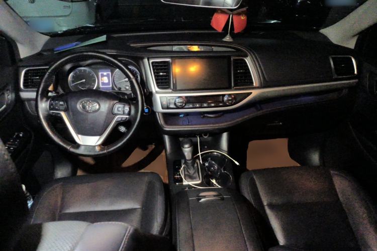 Used Toyota Highlander 2018 2.0T Four-Wheel Drive Supreme Edition 7-Seater China VI Center Console