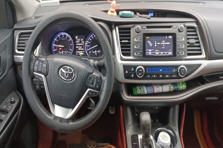 Used Toyota Highlander 2018 2.0T Four-Wheel Drive Luxury Edition 7 Seats China V Emission Standard Center Console