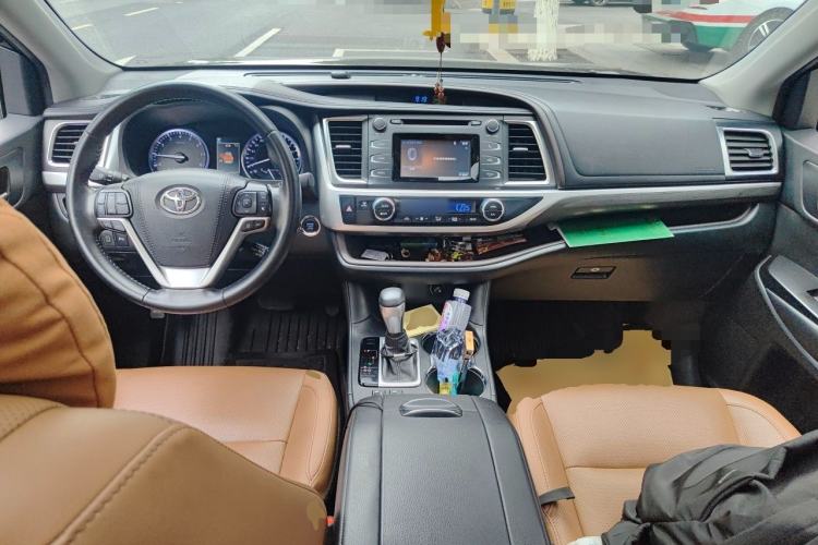 Used Toyota Highlander 2018 2.0T Four-Wheel Drive Knight Edition 7 Seats China VI Standard Center Console