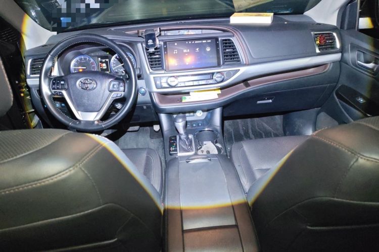 Used Toyota Highlander 2018 2.0T Four-Wheel Drive Prestige Version 7 Seats China V Emission Standard Center Console